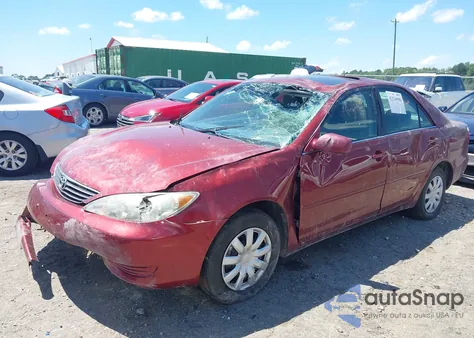 2005 Toyota Camry Le z USA, uszkodzony, nr VIN 4T1BE30KX5U084613
